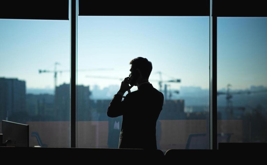 Ekspert demonstrerer budgetjustering trin for trin